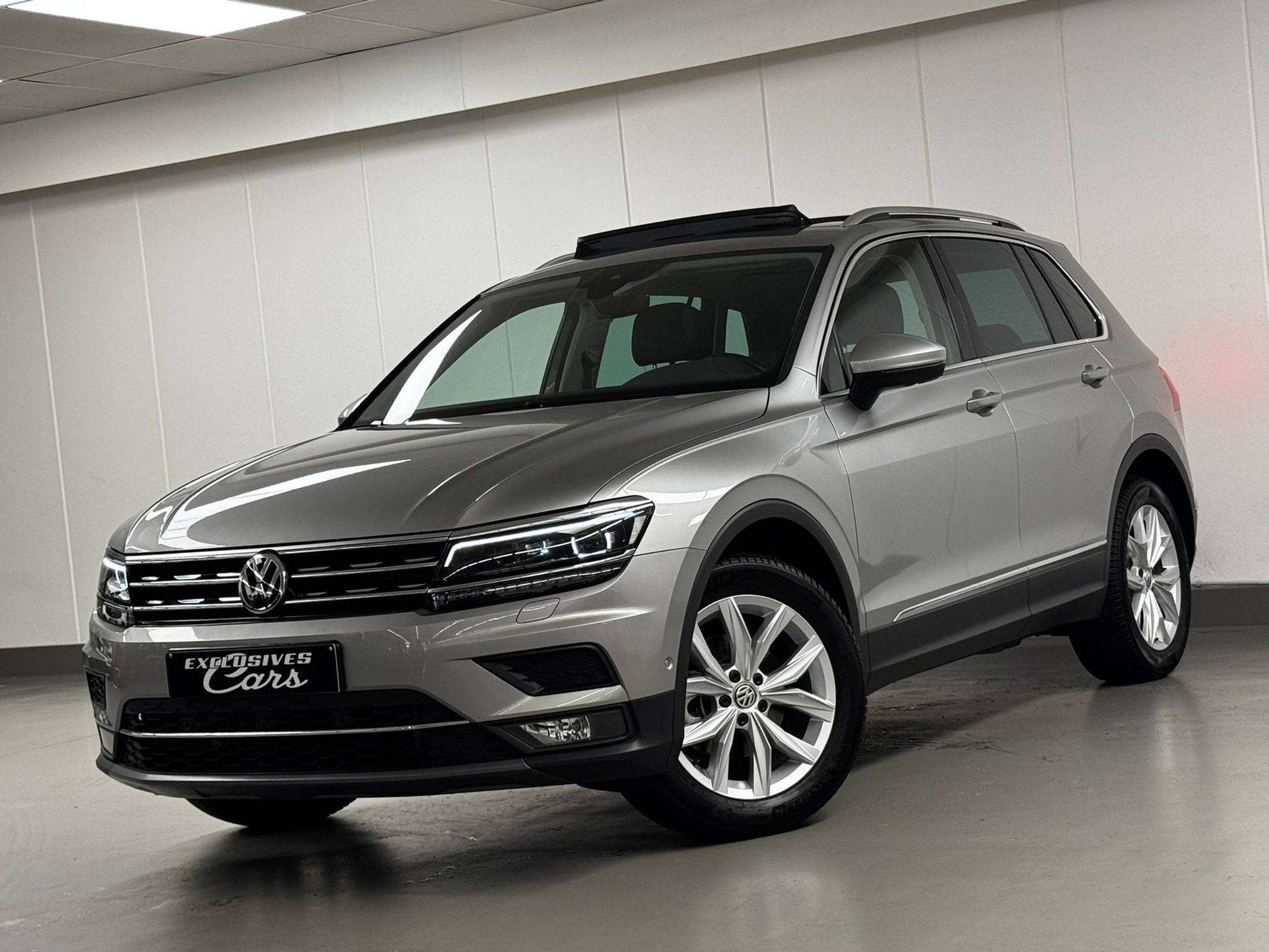 Volkswagen Tiguan 1.4TSI 150CV 4-MOTION ! 25000 KM ! DSG VIR, Autos, Argent ou Gris, Achat, 140 g/km, Entreprise