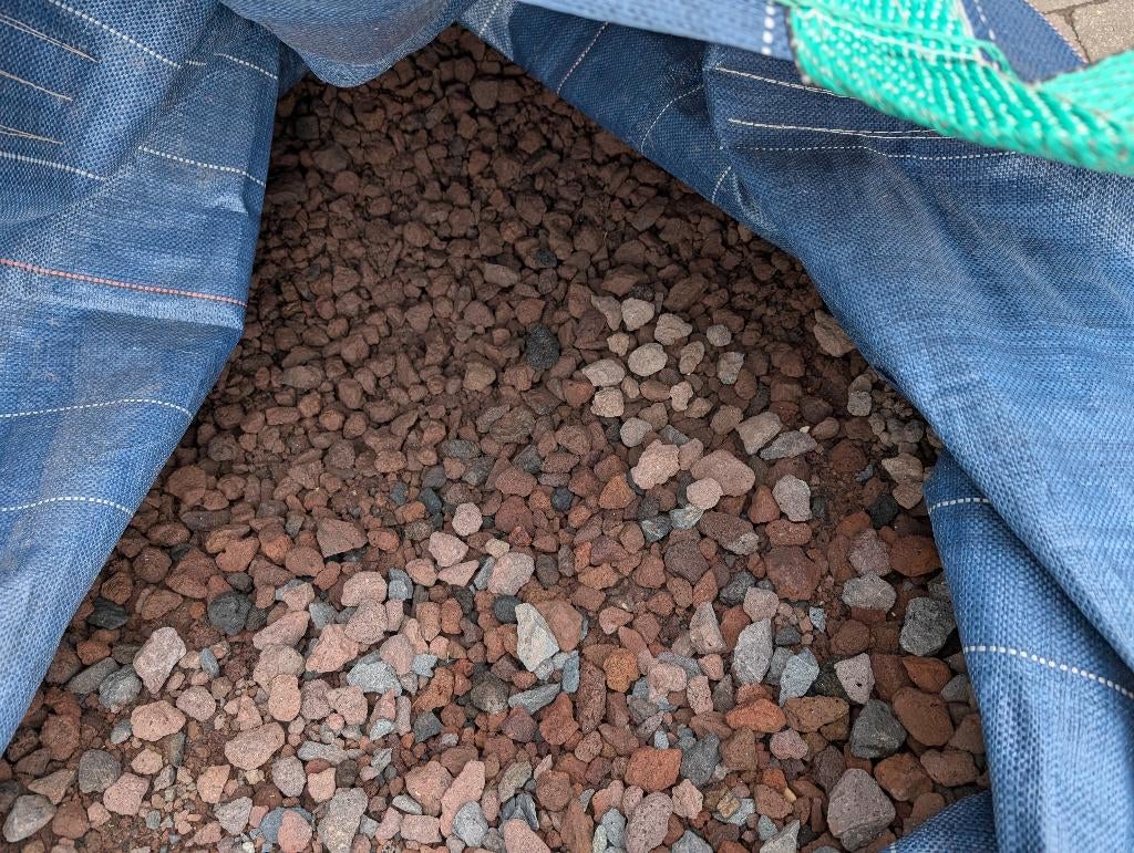 Restpartij Lavasubstraat16/32(500kg)+4 GRATIS Europaletten, Ophalen, Nieuw, Split, Lava