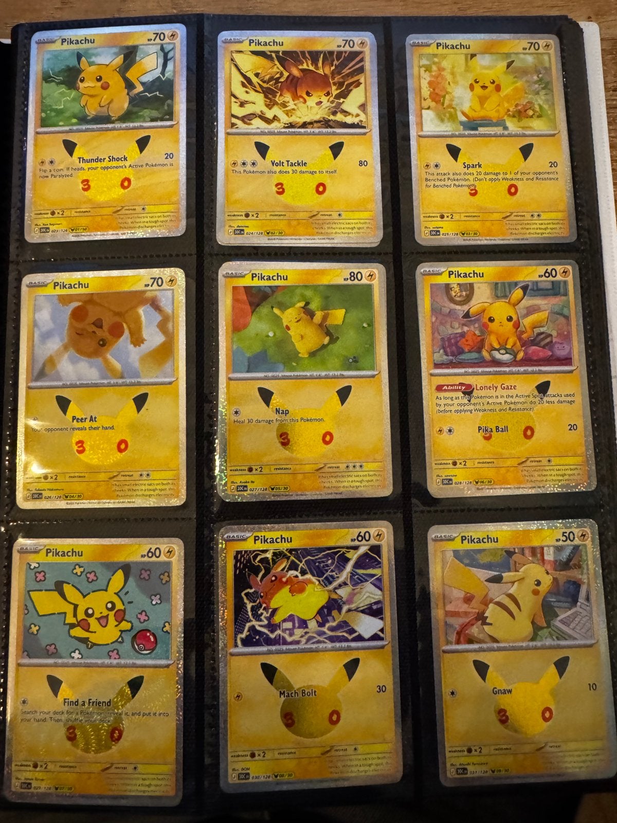 Complete 30th Anniversary Pikachu Pokemon collection, Ophalen of Verzenden, Nieuw, Meerdere kaarten, Foil