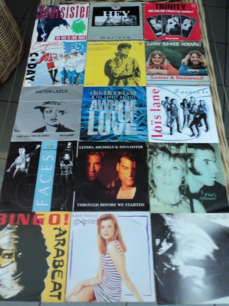 Lotje van 30 Belpop singeltjes voor 20 euro!, Fotohoes, Ophalen of Verzenden, Gebruikt, Pop