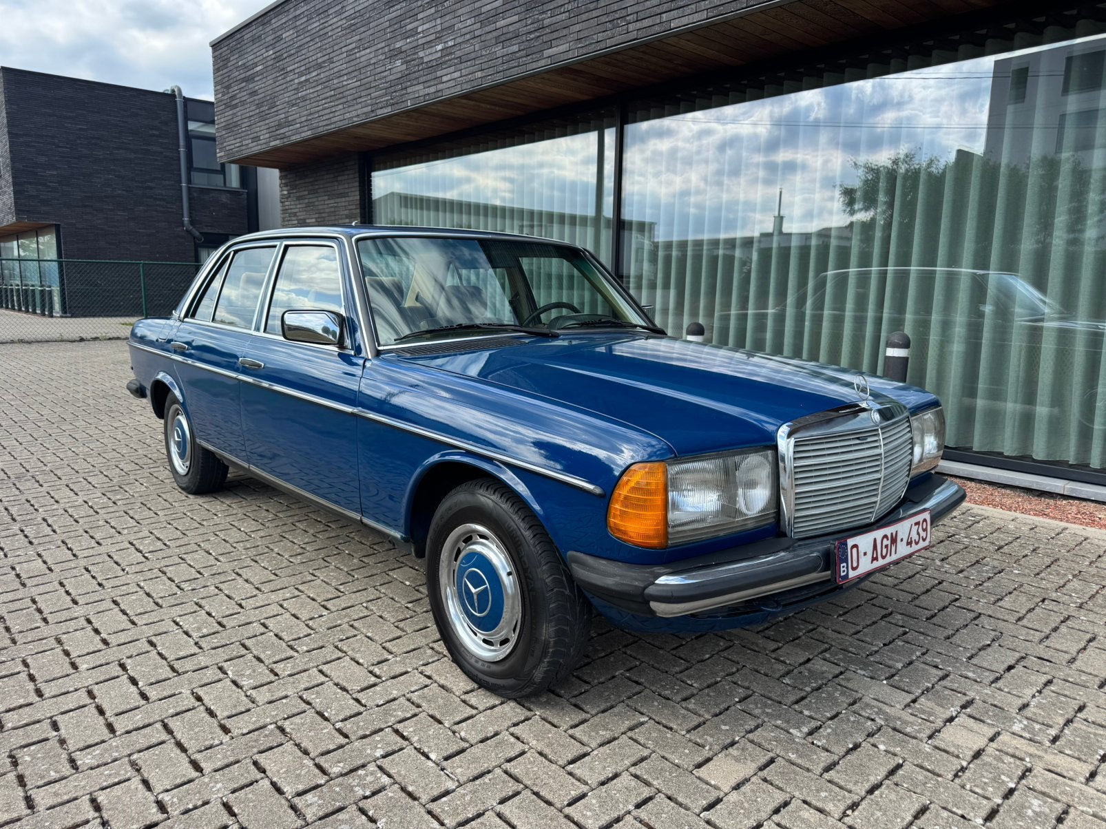 Mercedes-Benz 240D W123 – 1984 – Gekeurd – Zeer mooie staat, Beige, Blauw, 5 deurs, Particulier