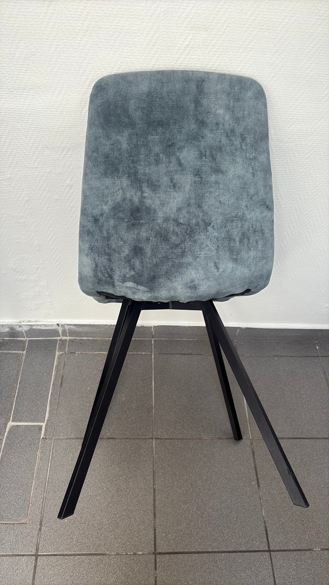 Zijn niewe stoelen van 1 jaar gechocht. Wij moeten verhuizen, Huis en Inrichting, Stoelen, Ophalen, Zo goed als nieuw