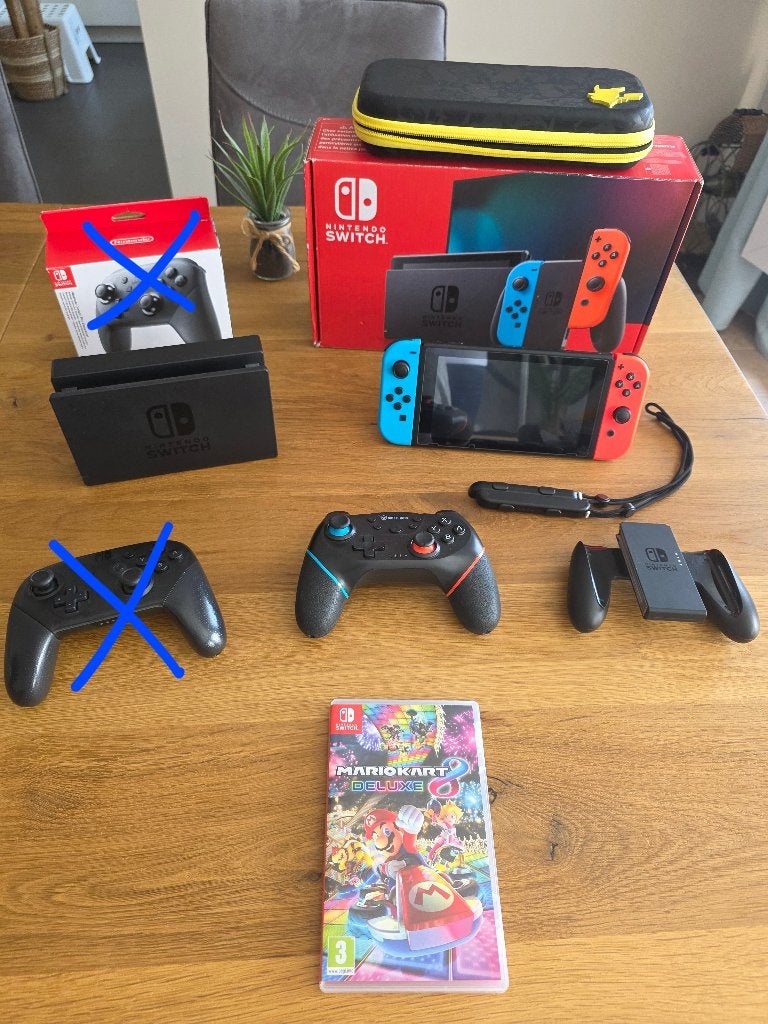 Nintendo Switch + Mario Kart + 2e manette + Housse Pikachu, Met games, Met 2 controllers, Zo goed als nieuw, Ophalen