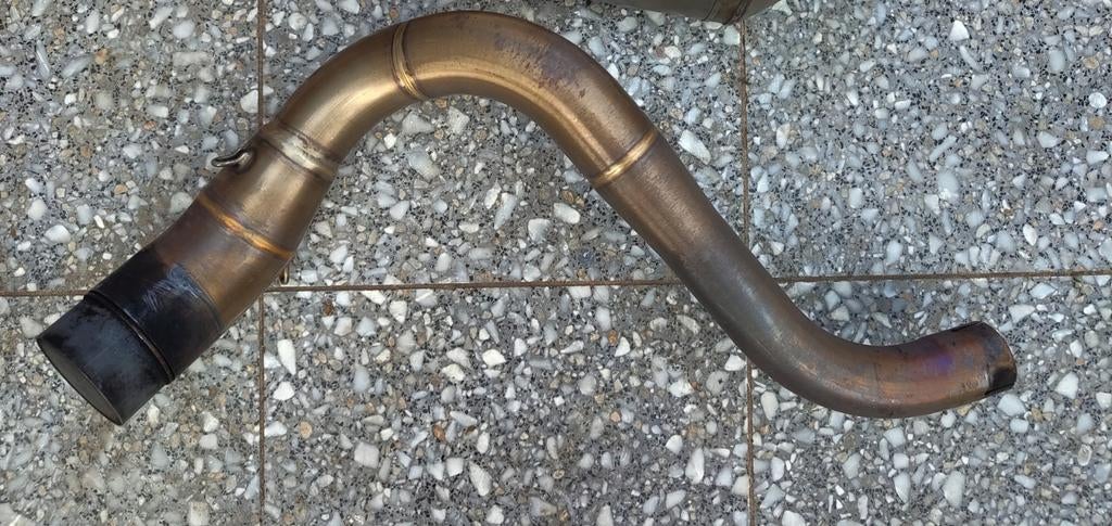 Een akrapovic uitlaatlijn / bocht, het zat op een KTM Duke 1, Motoren, Ophalen