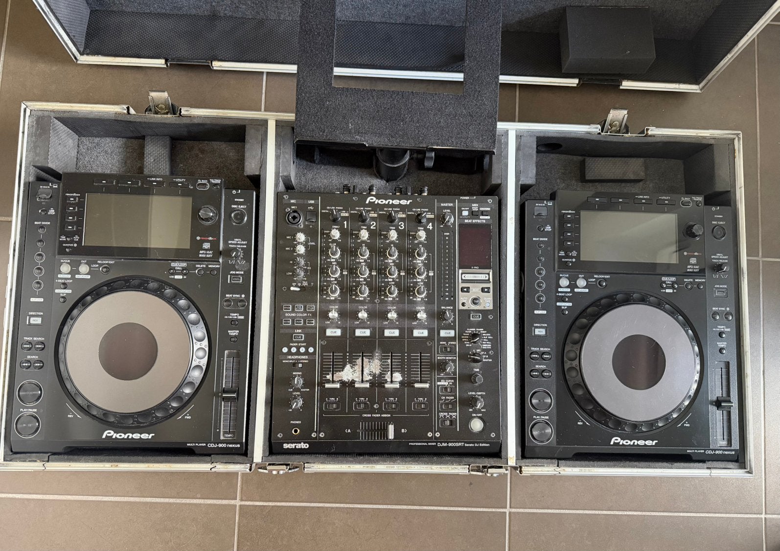 Pioneer DJ-set – 2x CDJ-900 Nexus + DJM-900SRT + Flight case, Muziek en Instrumenten, Ophalen, Gebruikt, Dj-set, Pioneer