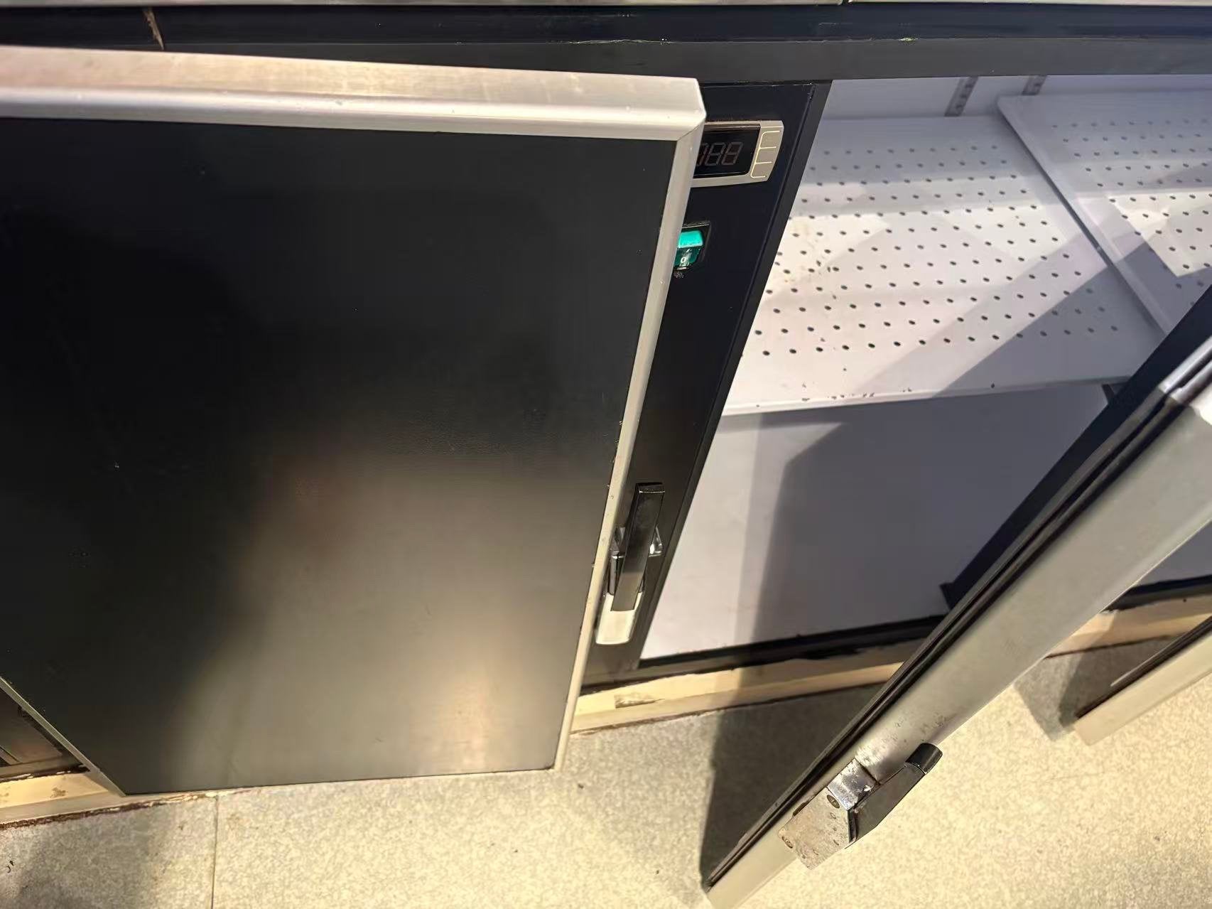 Arrière-bar Frigo Comptoir Bar Fridge 4 portes HORECA, Articles professionnels, Horeca | Équipement de cuisine, Enlèvement, Utilisé