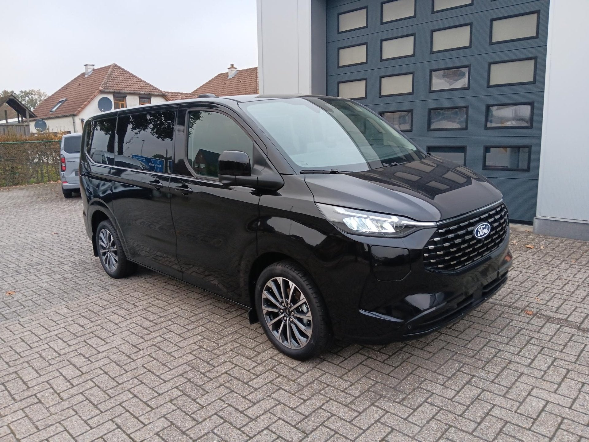 Ford Tourneo Custom, Autos, Achat, 6 portes, Noir, 232 ch