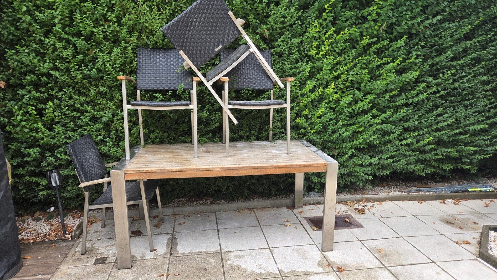 A donner chaises et table de jardin