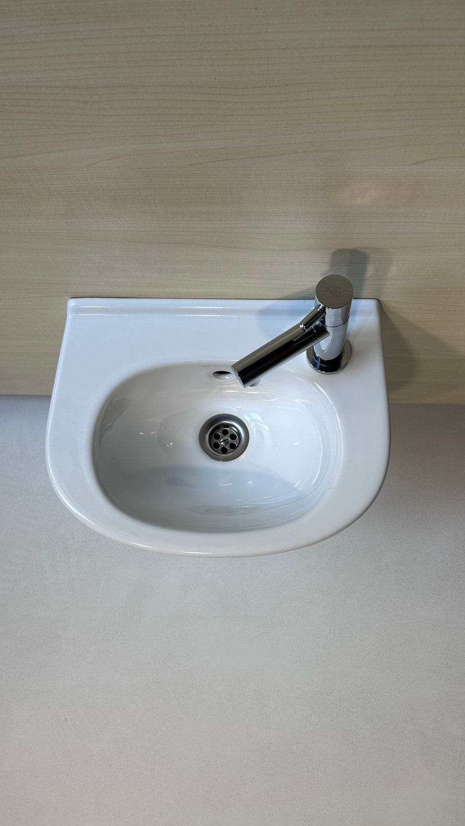 Villeroy & Boch handwasbakje, Raffoni-kraan en viega siffon, Bricolage & Construction, Sanitaire, Neuf, Lavabo, Enlèvement