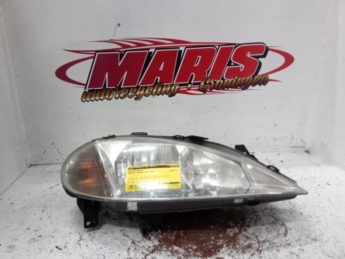 Phare droit d'un Renault Megane, -, Renault, -, 3 mois de garantie
