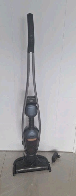 Aspirateur AEG QX9 Flexibility 2-en-1 avec chargeur, Electroménager, Enlèvement, Neuf, AEG