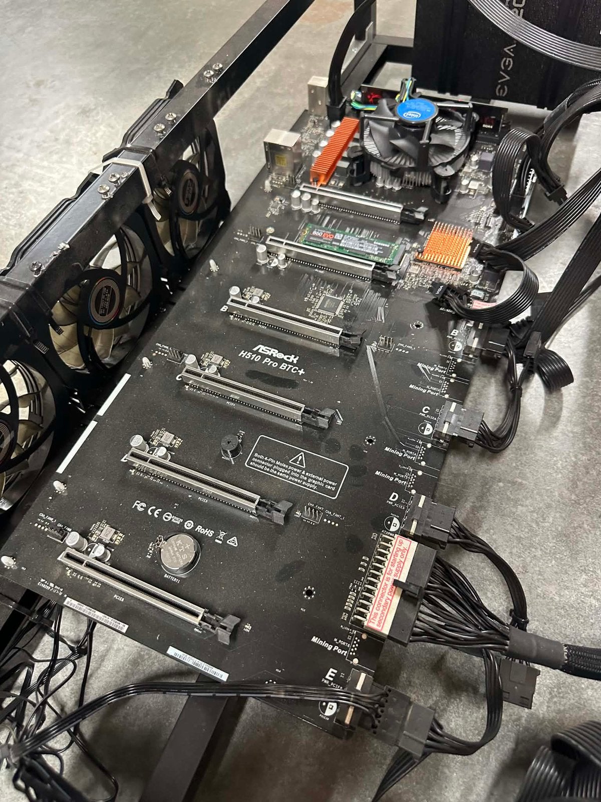 Mining Rig 6 slot Asrock H510 Pro met led fans + 2x1200W, Computers en Software, Moederborden, Ophalen, Zo goed als nieuw