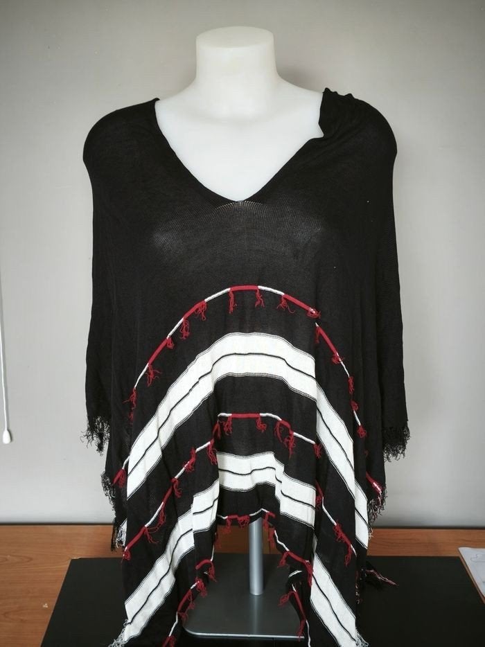 Poncho Cherry Paris, Vêtements | Femmes, Cherry paris, Enlèvement ou Envoi, Neuf, Noir