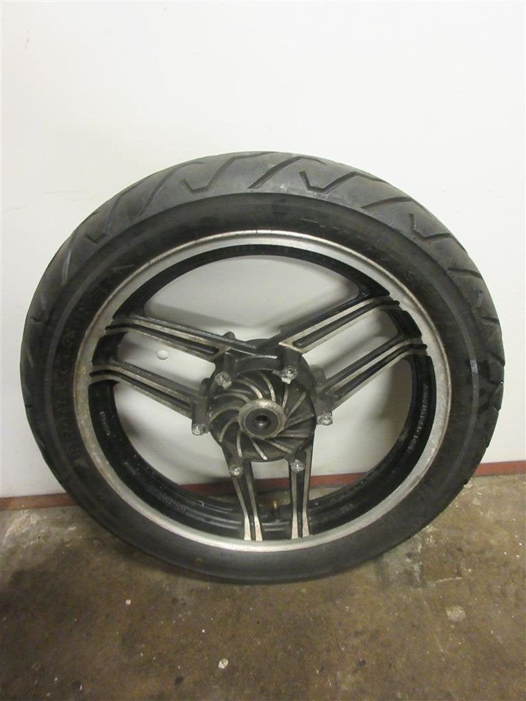 Honda VF700 voorwiel VF750 Magna voorvelg VF700C wiel velg, Enlèvement ou Envoi, Utilisé