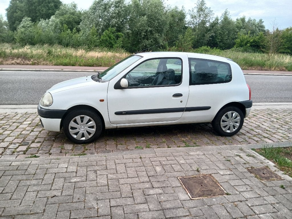 Renault Clio 1.4 essence Bj 1999 197 000 km - PIÈCES/EXPORT, Achat, Entreprise, 1386 cm³, 2 portes