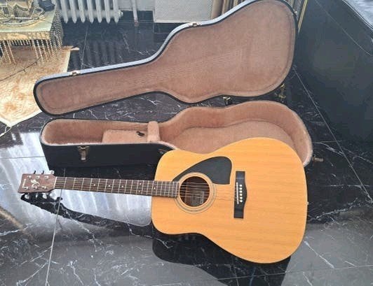 Vintage Yamaha-gitaar met zijn vintage koffer ook, Ophalen, Zo goed als nieuw
