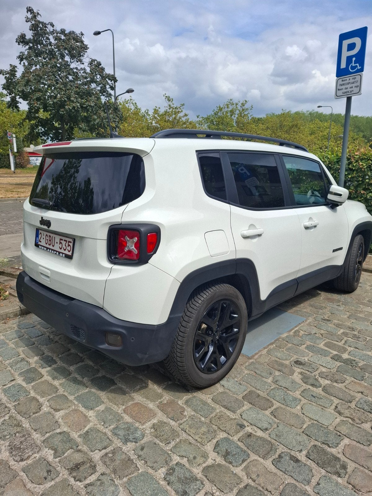 Jeep Reneged, 2019 avec seulement 117 900 km en automatique, Autos, Jeep, Achat, Euro 6, Carnet d'entretien, Noir
