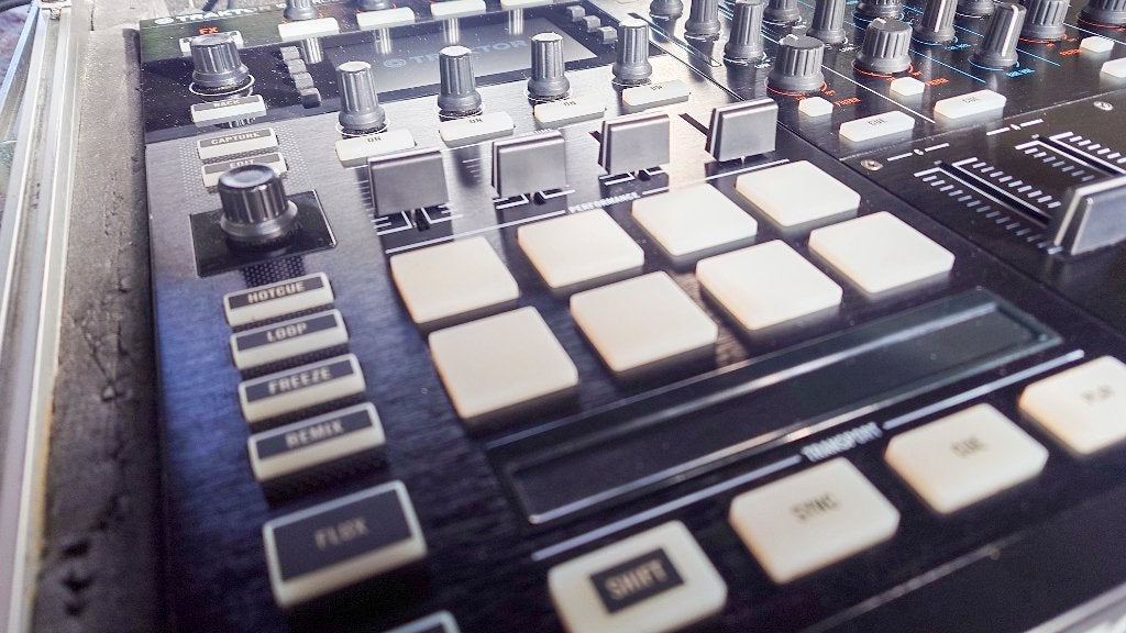 Traktor Kontrol S8 | Flightcase | Originele doos  | Topstaat, Ophalen of Verzenden, Zo goed als nieuw, Dj-set, Overige merken