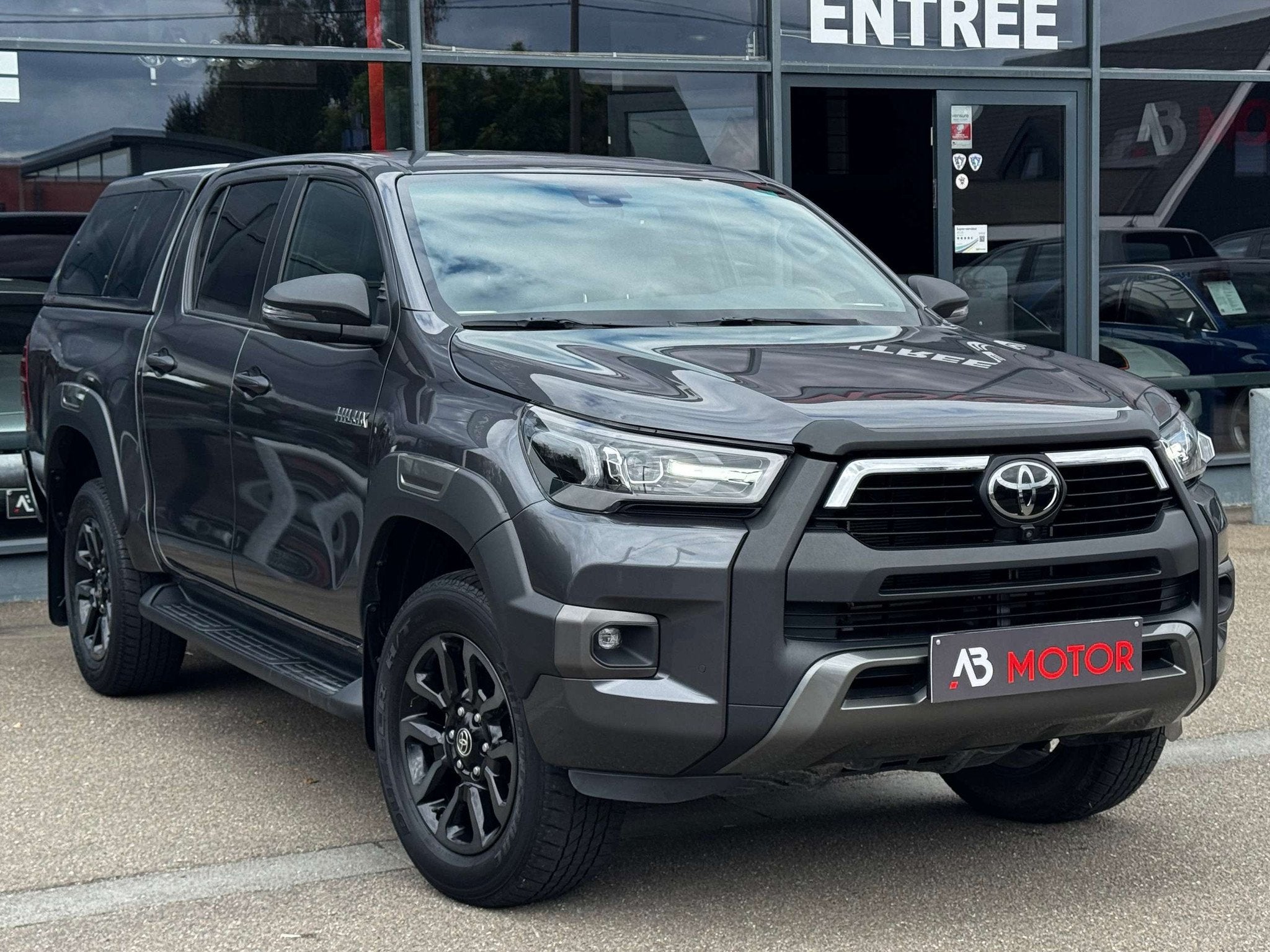 Toyota Hilux 2.8D-4D INVINCIBLE AUTO 4WD 204CV CAMERA 360 1E, Automaat, 4 deurs, Gebruikt, 4 cilinders
