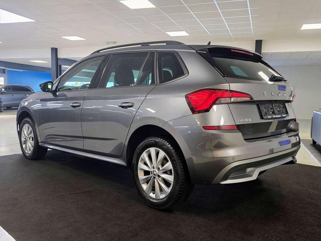 Skoda Kamiq 1.0 TSI Ambition (bj 2022), Auto's, Voorwielaandrijving, Stof, Gebruikt, Bedrijf