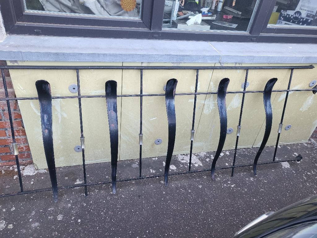 Balustrade, veiligheidsrooster 2 m40 CM b 83 CM h, Ophalen