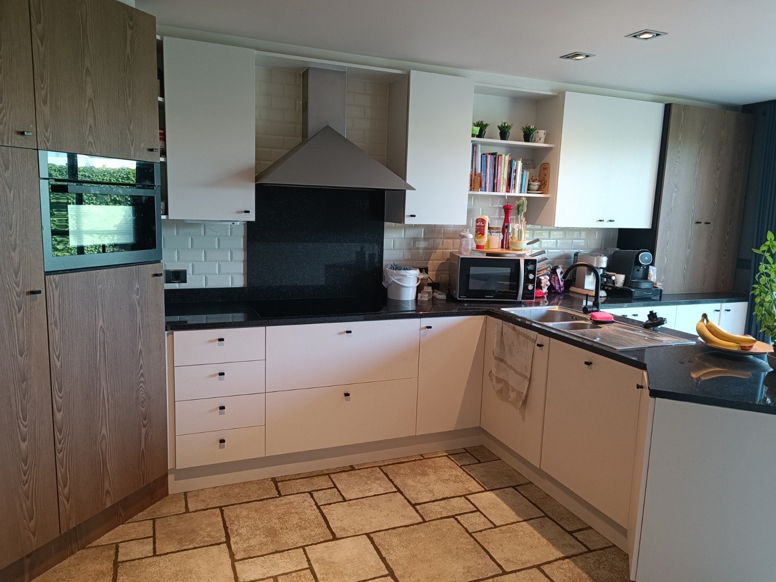 Keuken met natuursteen werkblad incl beschreven toestellen, Ophalen, Wit, Hoekkeuken, Graniet of Steen