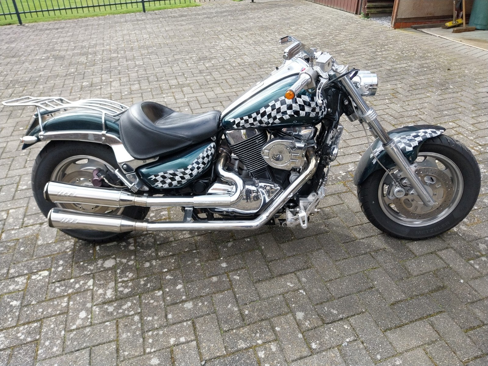 Suzuki intruder 1500 bij 1998., Motoren, Cardan-aandrijving, 2 cilinders, Chopper, Gebruikt