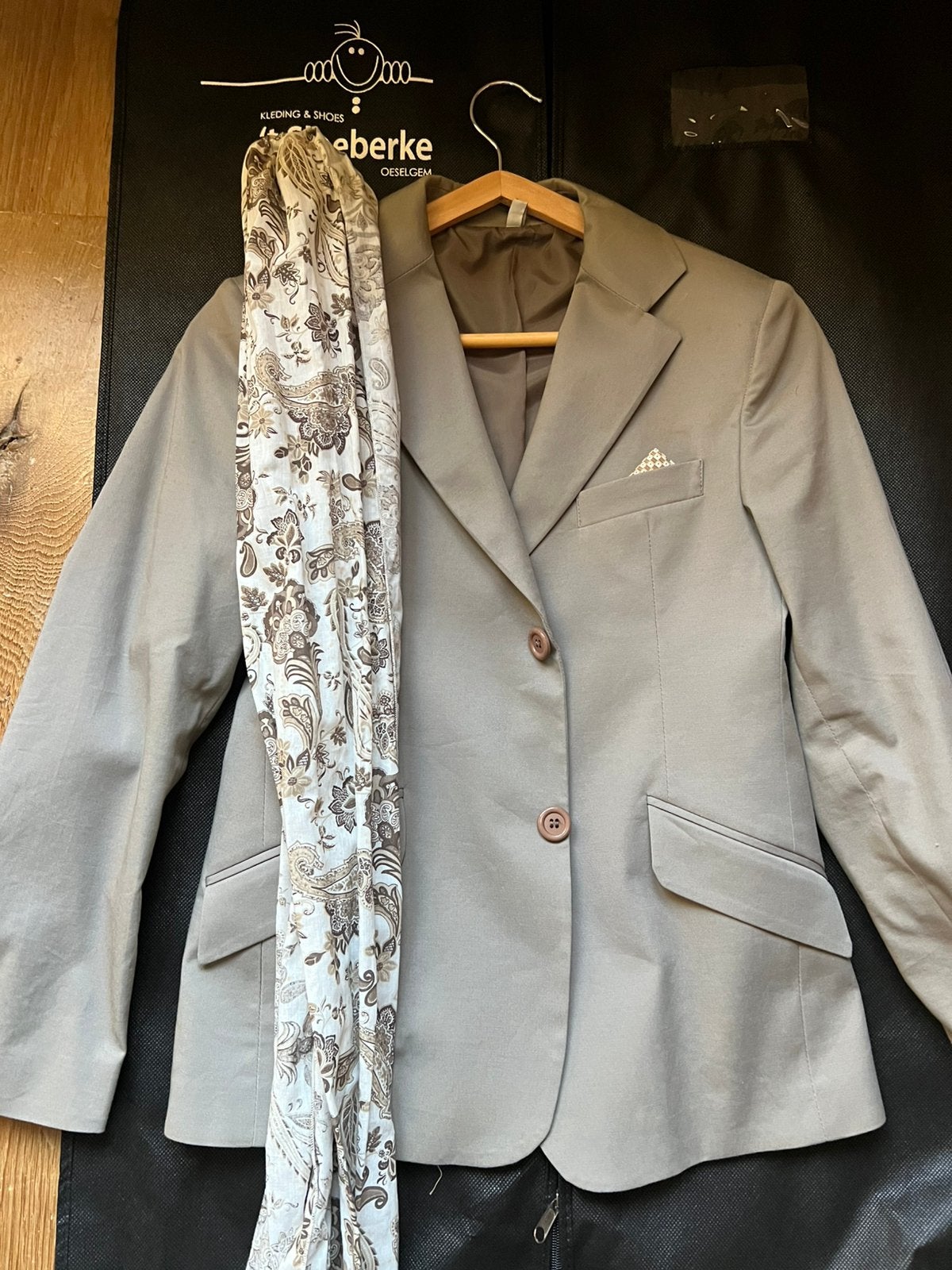 Communie vest met sjaal 12 jaar, Kinderen en Baby's, Kinderkleding | Maat 152, Ophalen, Zo goed als nieuw, Jongen, Trui of Vest