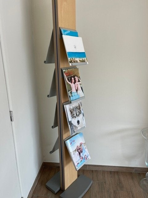 Brochure staander, Ophalen, Kast