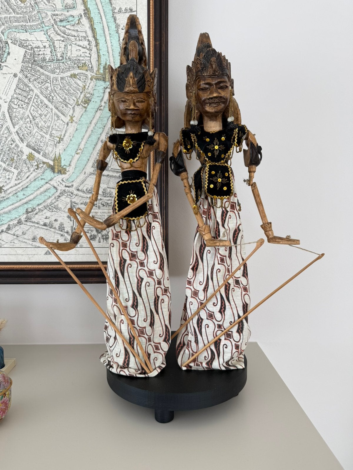 Wayang Golek houten marionetten, Ophalen