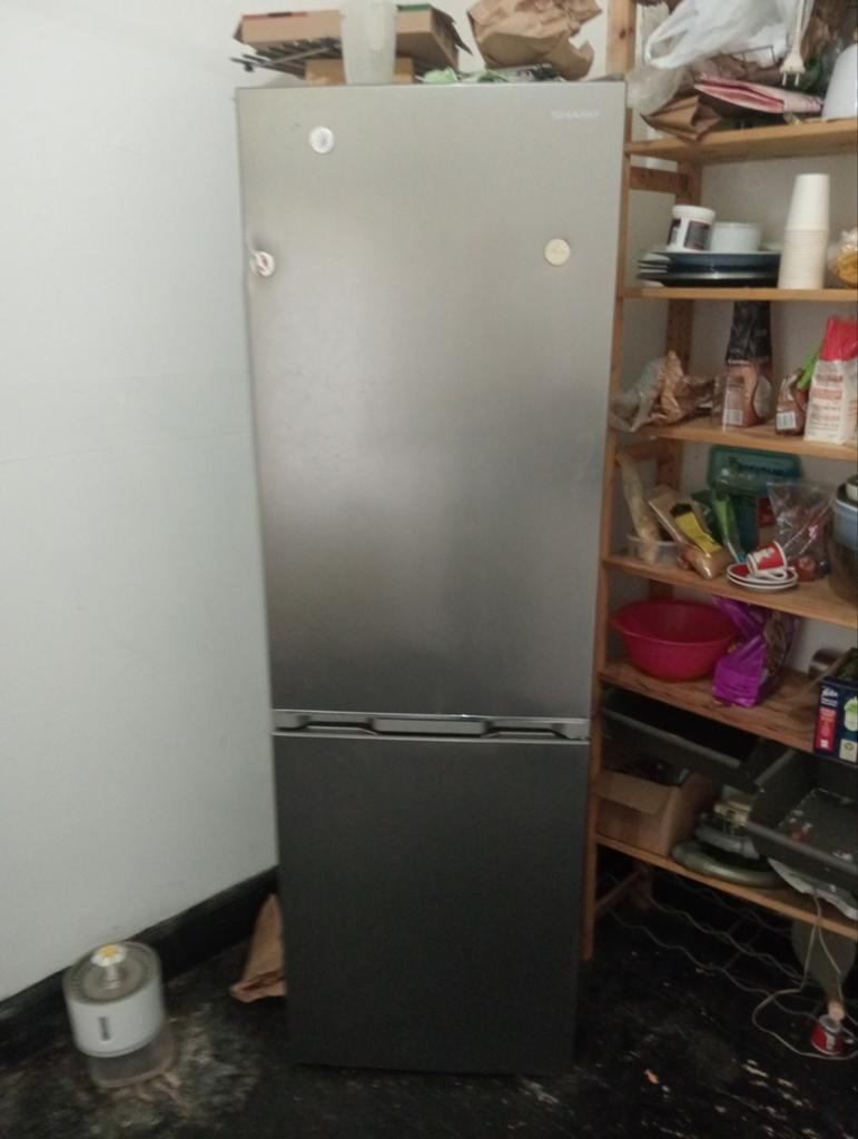 Frigo, congélateur sharp argent, Electroménager, Neuf, 45 à 60 cm, 160 cm ou plus