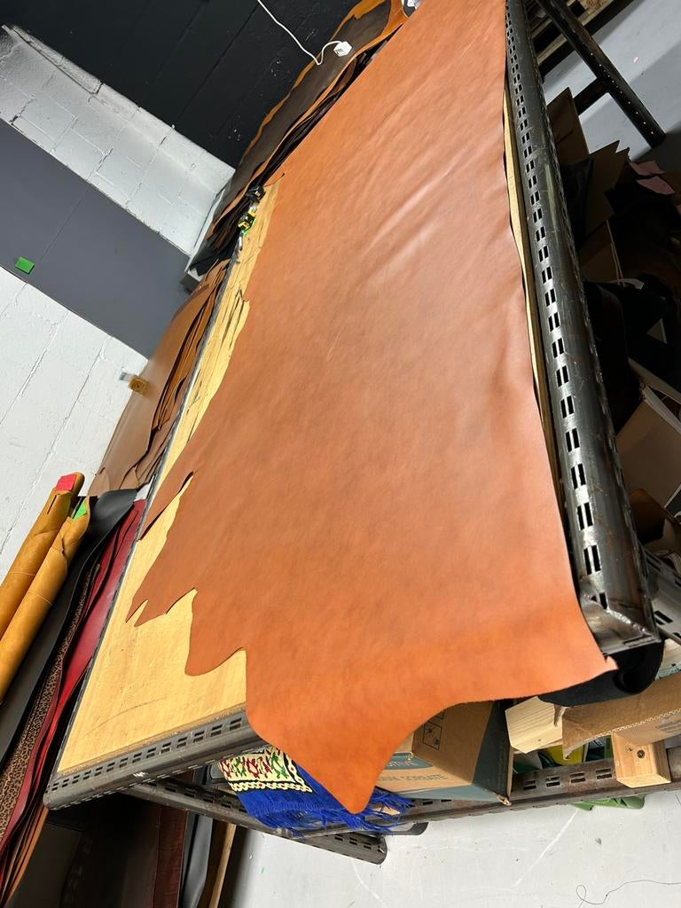 Cognac kleur halve huid 1.3 mm dikte iets stug en glad A-300, Ophalen of Verzenden, Zo goed als nieuw