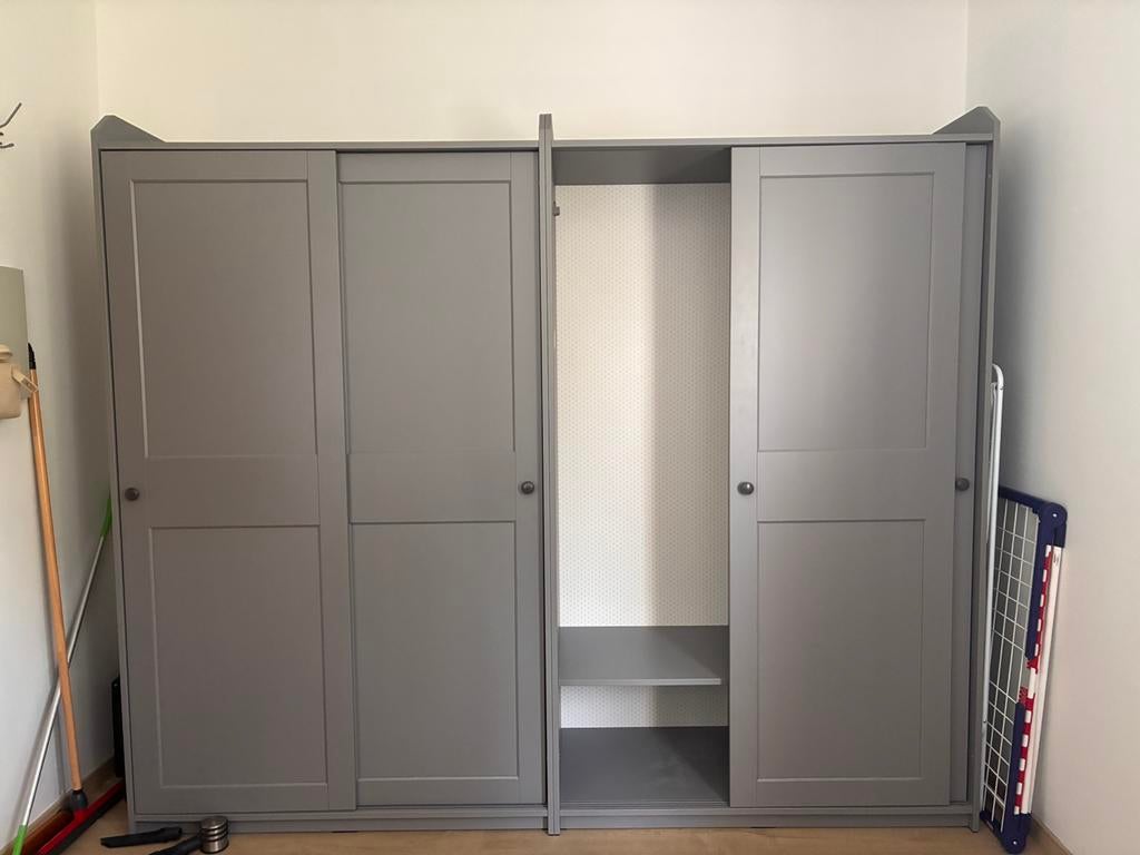 Grijze Kleerkast (Hauga Ikea), Huis en Inrichting, Kasten | Kleerkasten, Zo goed als nieuw, 150 tot 200 cm, 100 tot 150 cm, 50 tot 75 cm