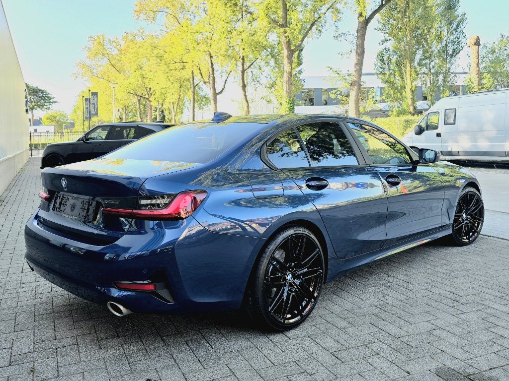 318iA -Heated Sportseats+Steering-LED-Virtual-PrivacyGlass, Automaat, https://public.car-pass.be/vhr/f6d06535-10d6-4bd6-8f22-e2a2cad0fad3