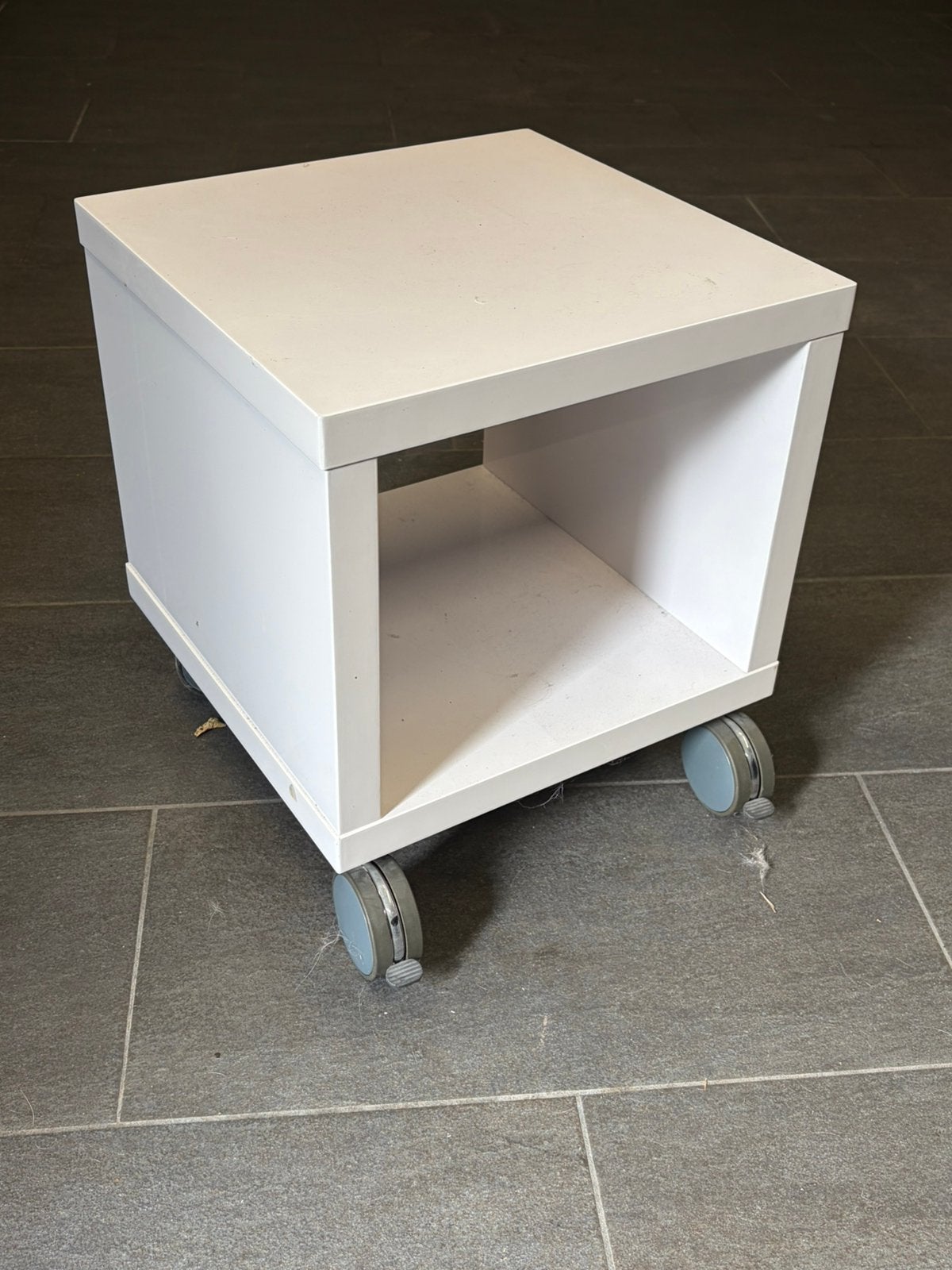 Wit bijzettafel, Ophalen of Verzenden, Zo goed als nieuw