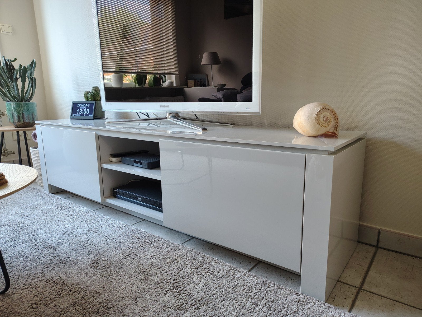 tv kast, Ophalen