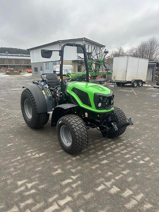 Tractor Deutz 3060 + quasi nieuwe machines weide en piste, Ophalen