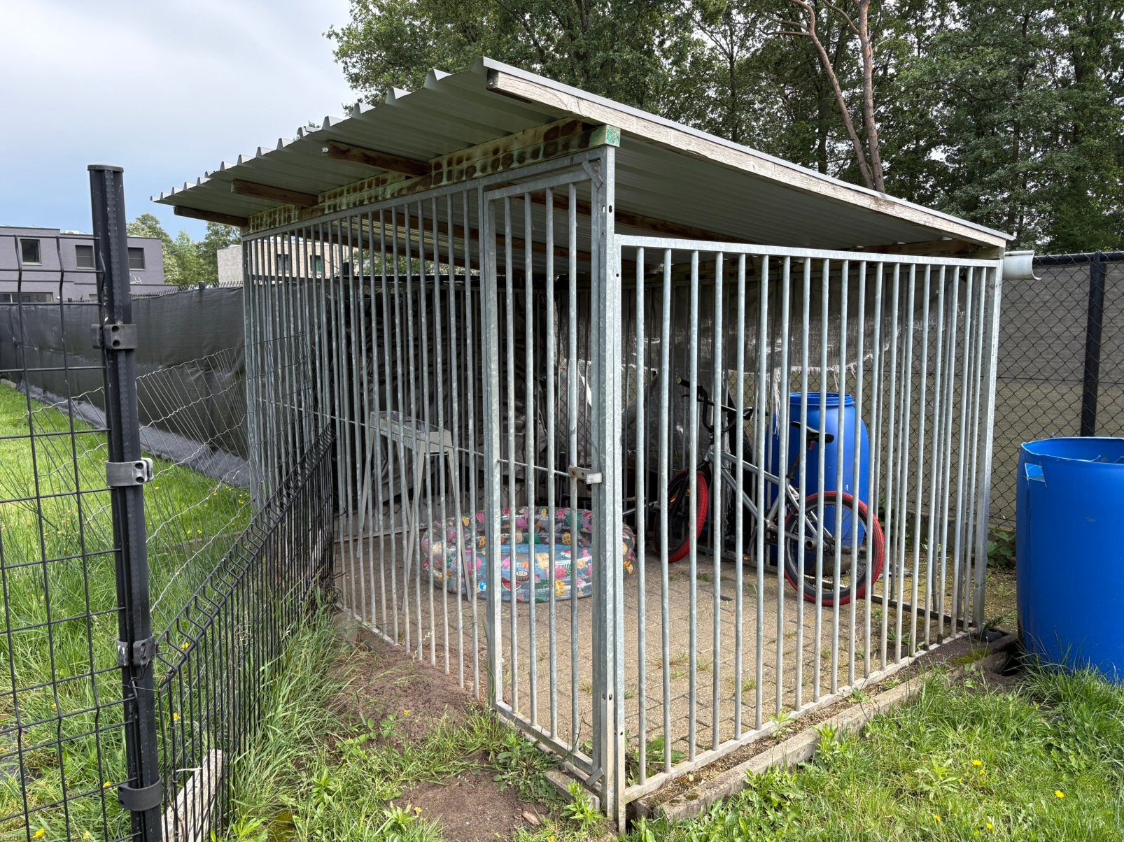 Hondenren met dak, Dieren en Toebehoren, Ophalen, Gebruikt