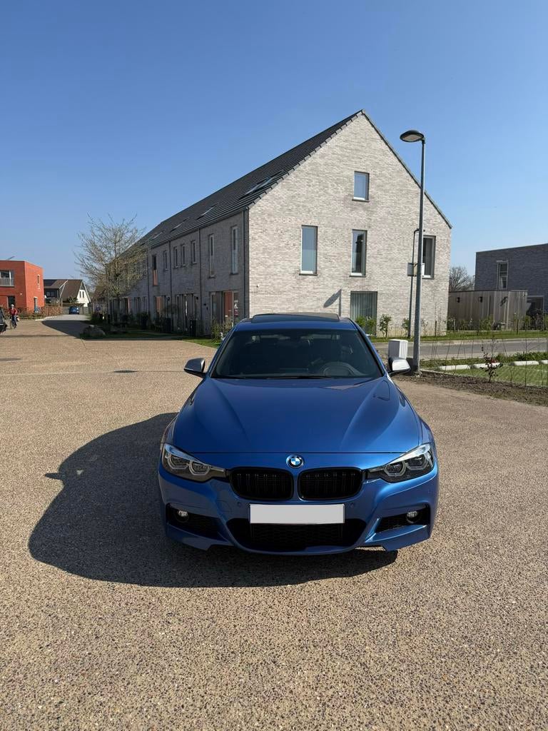 BMW 330e FACELİFT, Auto's, BMW, Achterwielaandrijving, 4 cilinders, Blauw, Leder