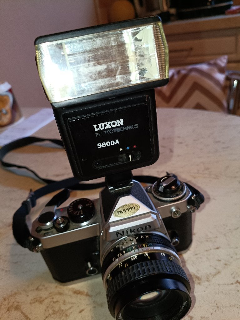 pack argentique nikon fe + objectif nikkor f/2.8ash luxon, Verzamelen, Foto-apparatuur en Filmapparatuur, Ophalen, 1980 tot heden