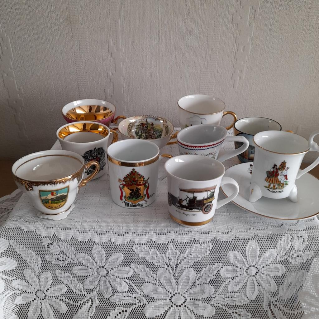 10 porseleinen tasjes souvenir  - steden - auto ( lot), Enlèvement ou Envoi, Porcelaine, Tasse et/ou soucoupe
