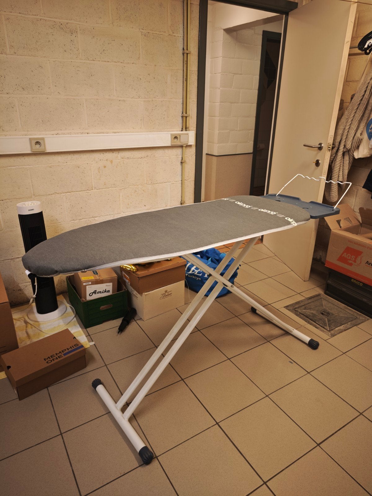 Planche à repasser large Philips avec housse, Electroménager, Enlèvement