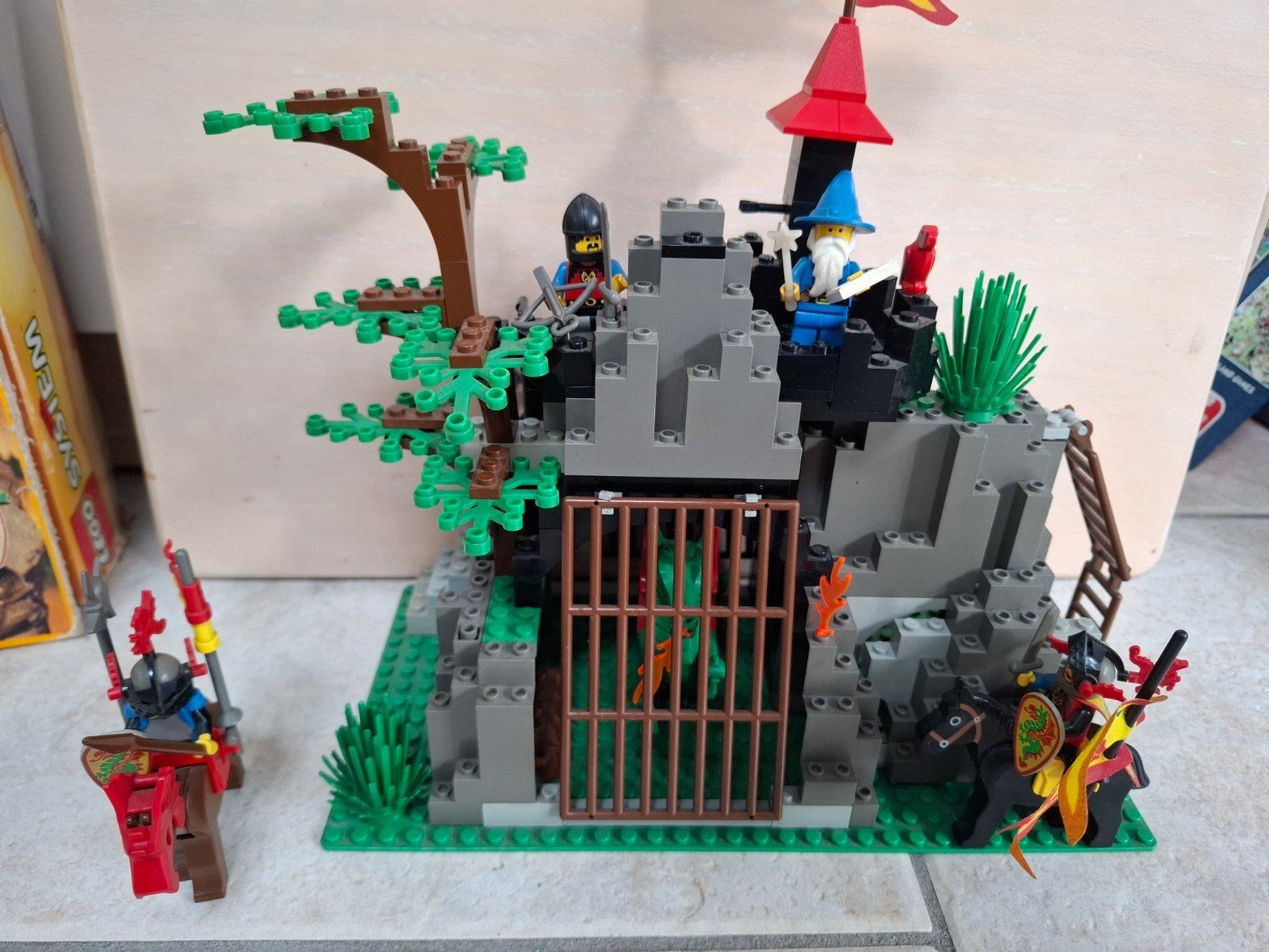 Lego System set 6076 Dark Dragon's Den
Item No: 6076-1, Kinderen en Baby's, Lego, Compleet, Ophalen of Verzenden, Zo goed als nieuw