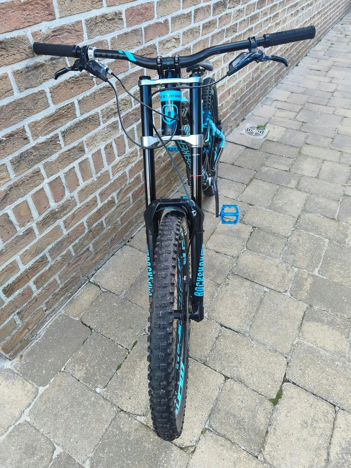 Mondraker Summum Downhill, Enlèvement, Aluminium