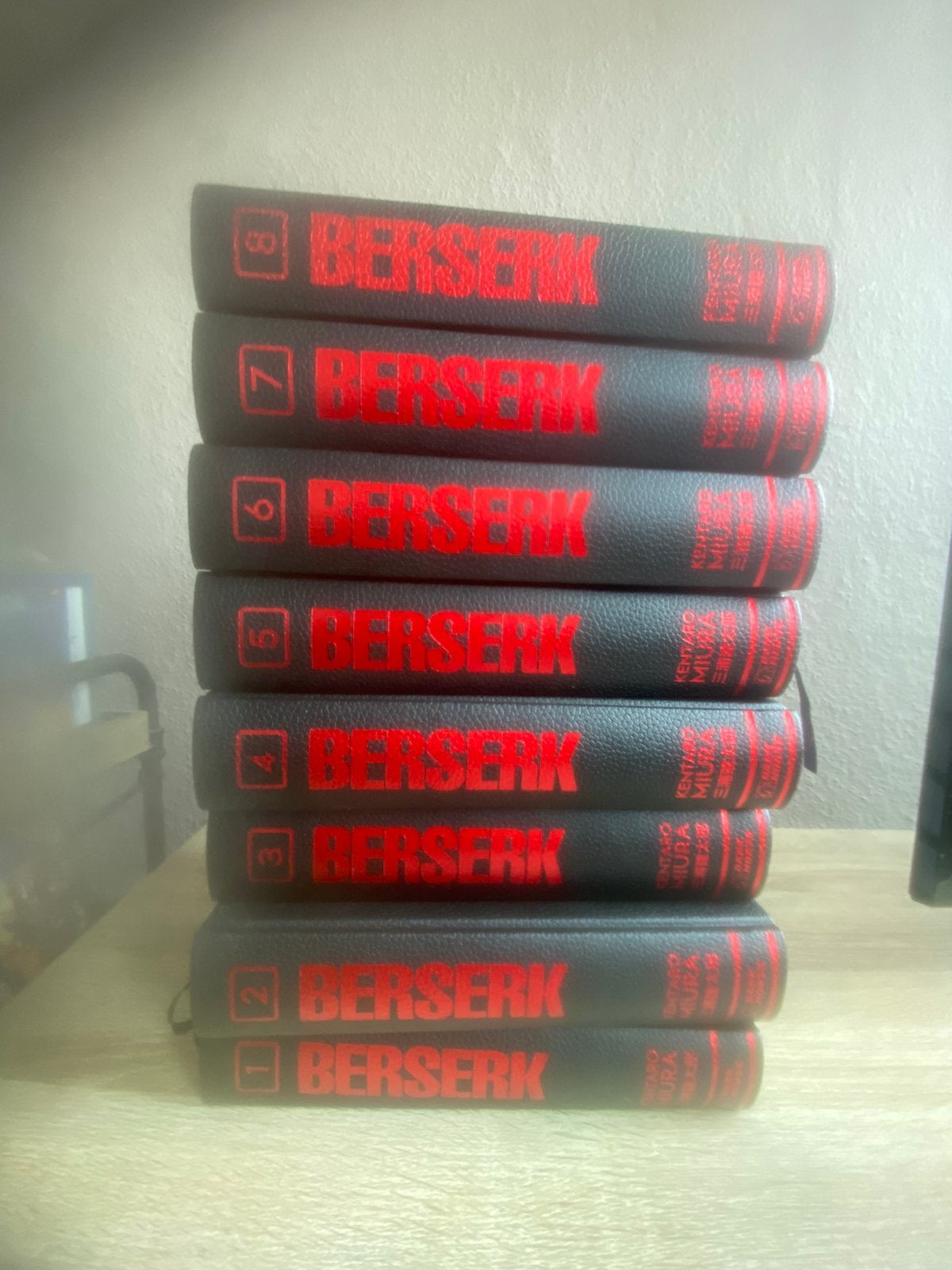 Tomes 1 à 8 berserk edition dark horse, Enlèvement, Comme neuf