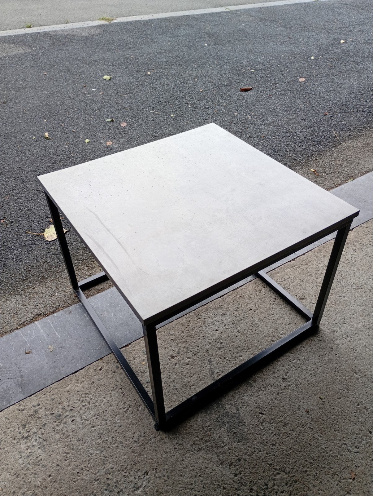 table basse 60cm /60cm et hauteur 45cm, Enlèvement
