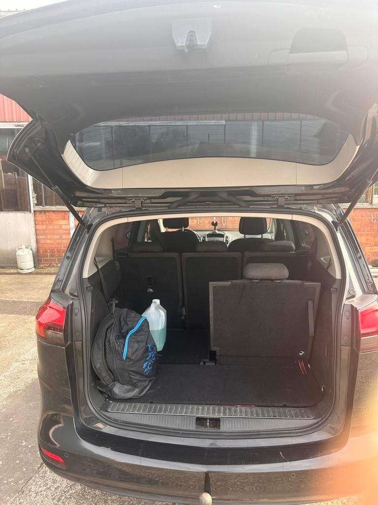 Opel Zafira 2.L   8/9/2011, Auto's, Opel, Euro 5, Bedrijf, 5 deurs, Te koop