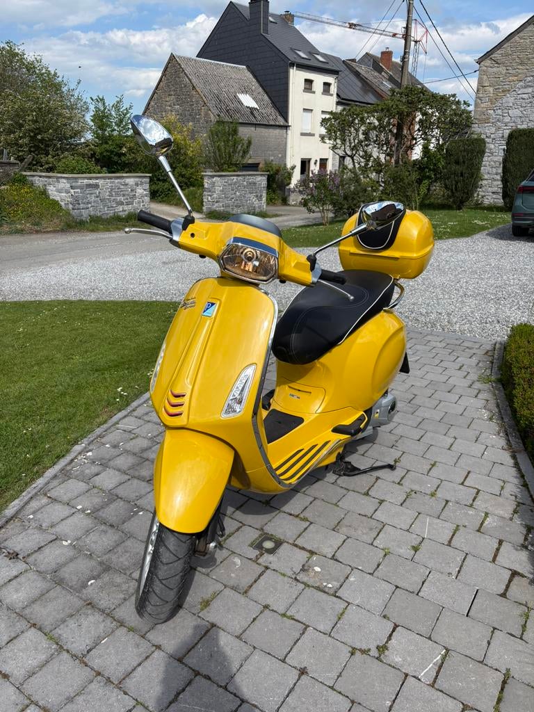 Vespa Sprint 125 3Vie ABS avec top case 2536 km, Enlèvement, Comme neuf
