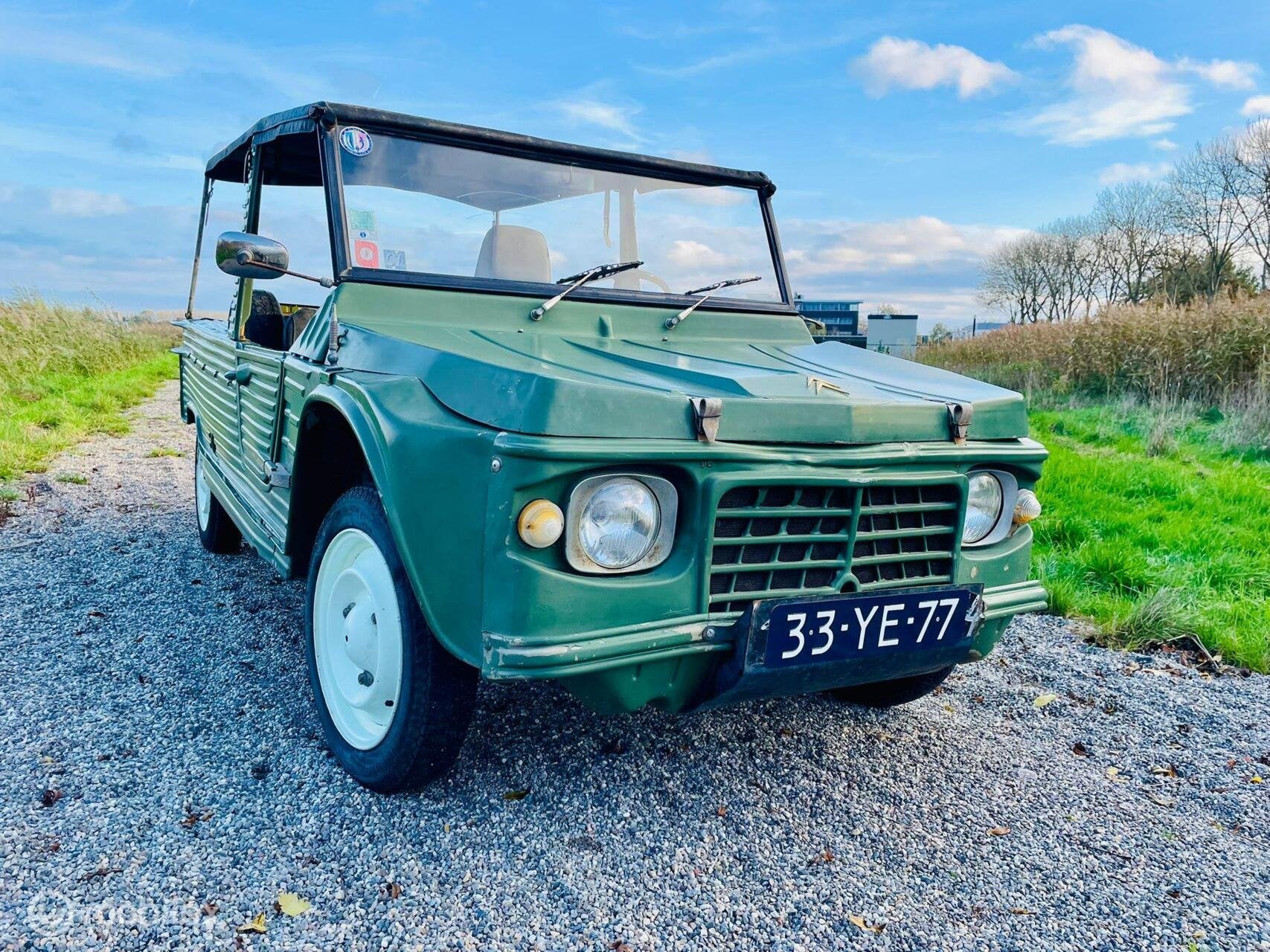 Mehari 4 pers vert montana 01-1974 59.275 km, Autos, Oldtimers & Ancêtres, Achat, Boîte manuelle, Toit ouvrant, Noir