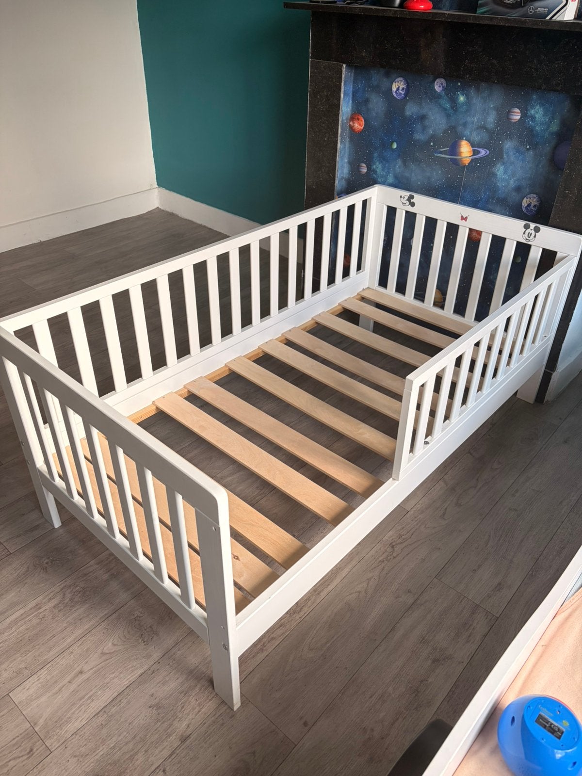 Lit enfant avec matelas, Enlèvement, Comme neuf, Matelas